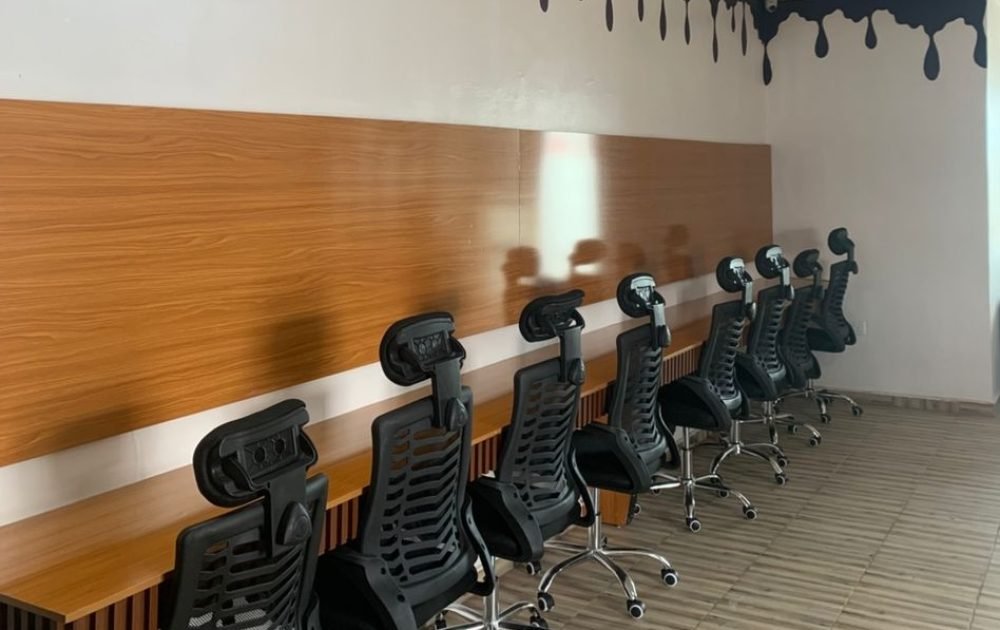 hot-desk-reenite copy